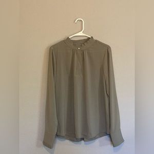 Calvin Klein NWOT grey chic blouse with collar and sleeve pleated detail.